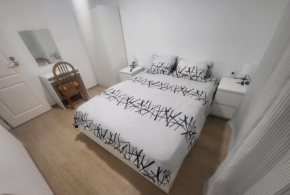 Habitaciones con baño compartido en bonito Apartamento en Badalona